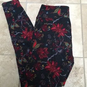 OS LuLaRoe Leggings worn. Black with floral print